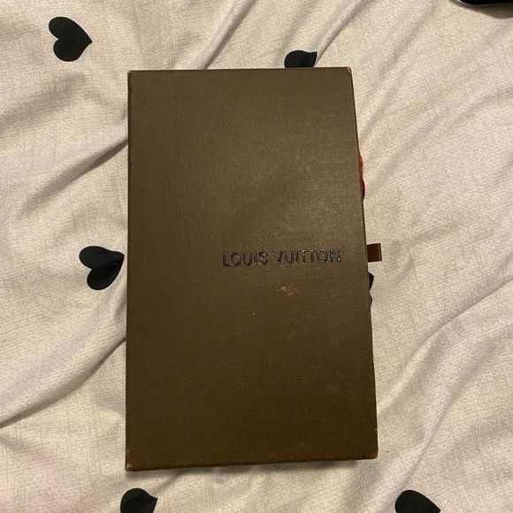 Fashion scarf black rose floral Louis Vuitton - Picture 5 of 6